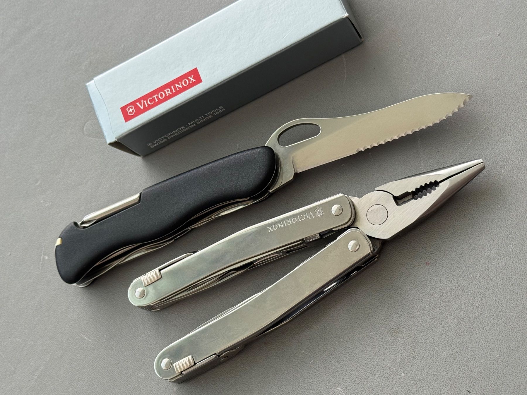 Victorinox Couteaux de poche: Victorinox Swisstool + Trailmaster Neu – Neuf (Voir description) à Busswil TG par Tmomo1 6