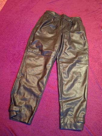 Pantalon noir aspect cuir taille 38 marque Amisu