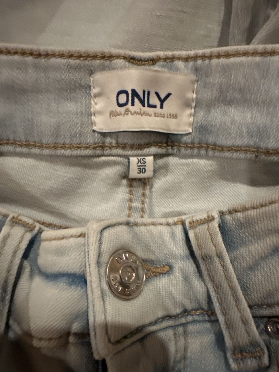 Only Pantaloni: ONLY Jeans hellblau Gr. XS/30 – Usato da St. Gallen venduto da mai_2lcj 2