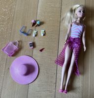 Barbie Puppe mit Strandzubehör Set