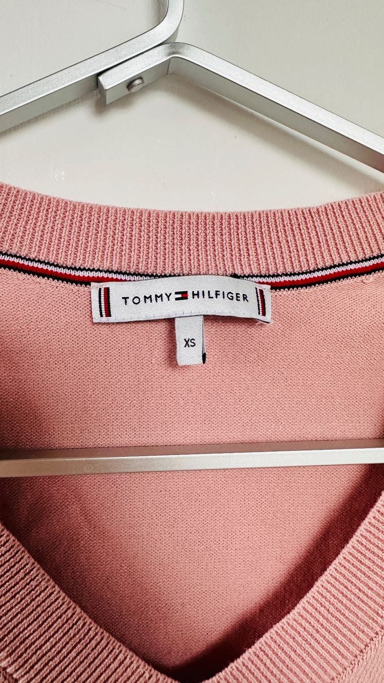 Tommy Hilfiger Top: Tommy Hilfiger Damen Pullover rosa XS V-Ausschnitt – Usato da Niederrohrdorf venduto da gigerch 1