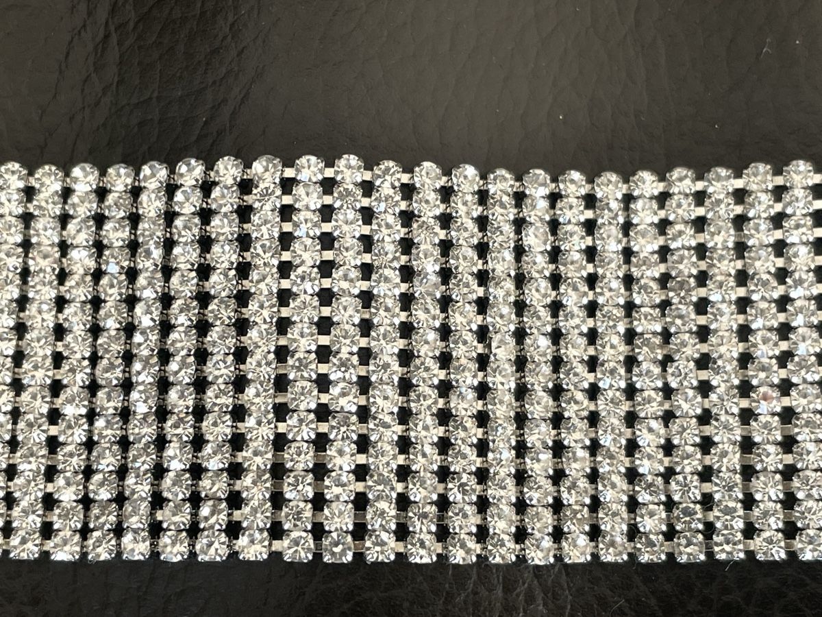 Bracciali & Braccialetti: Bracciale in maglia con strass color argento – Usato da Breganzona venduto da BlueBlue