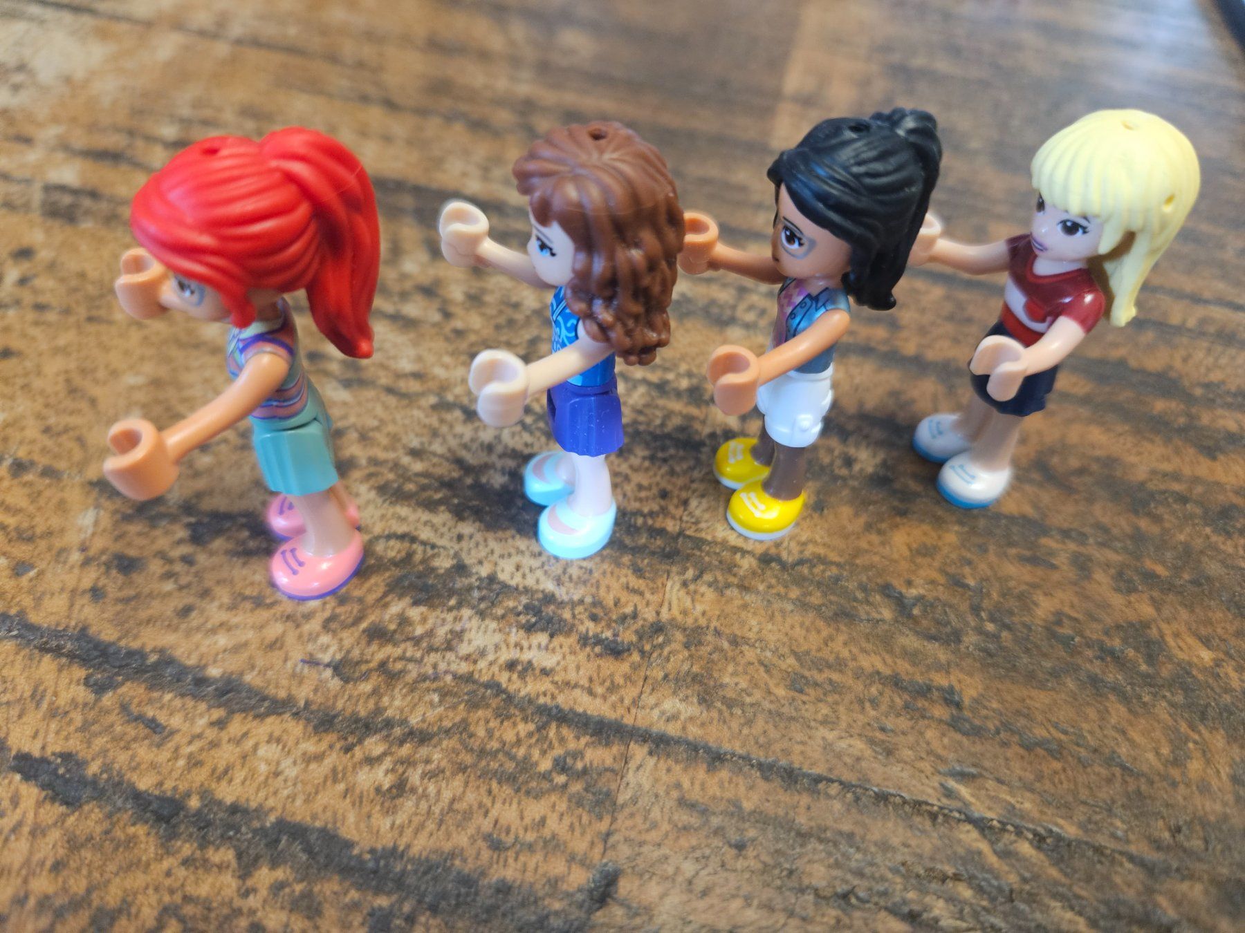 Lego Kit di costruzioni: lego lot de 4 figurines friends – Usato da Confignon venduto da Ecrofigs 2