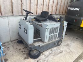 Putzmaschine mit hochentleerung kerbürste kein bagger