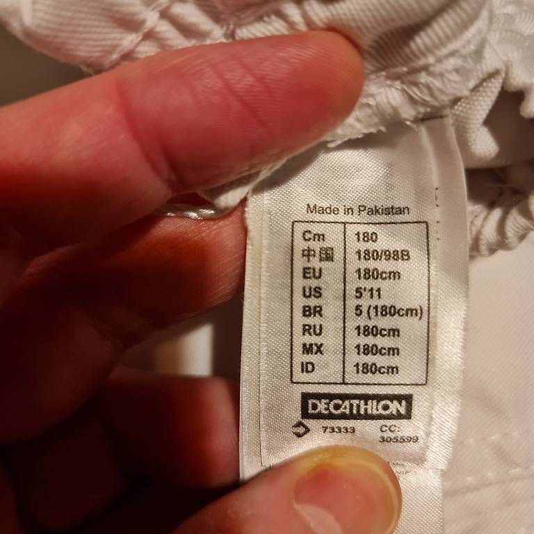 Kimonos: Ungebrauchtes Karate Gi 180cm – D'occasion à Zürich par Schwame 1