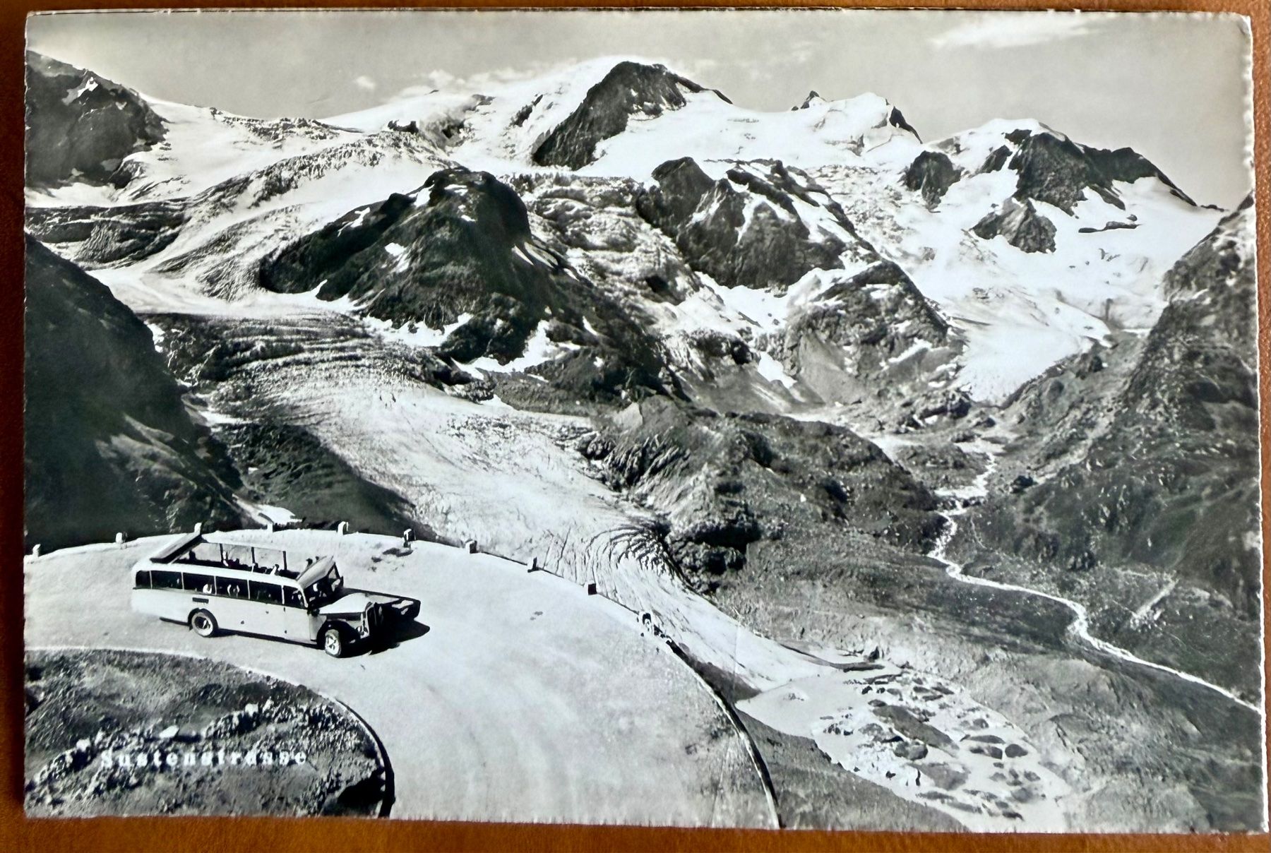 Cartoline postali: AK: Sustenstrasse - Post-Car Saurer – Usato da Lutry venduto da Ediego