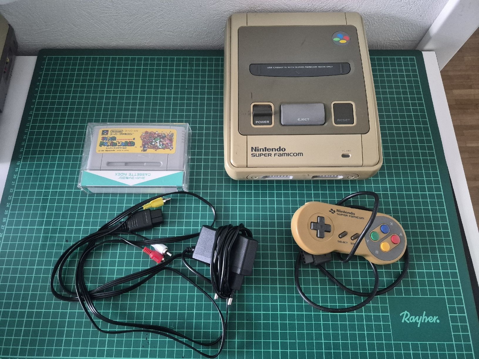 Nintendo Konsolen: Nintendo Super Famicom Console + Super Mario World Game-SNES – Gebraucht aus Meyrin von Retro-GZ