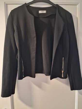 Schicker, kurzer Blazer – ideal für viele Anlässe.L