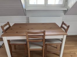 Esstisch mit 3 Stühlen, Kiefer, sehr gut erhalten.
