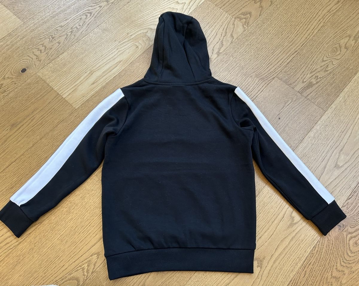 Lotti & Set di vestiti: 2 Hoodies Gr. 134/140 – Nuovo (secondo la descrizione) da Rothrist venduto da szc_9dg5 5
