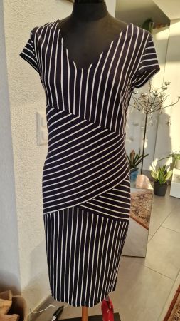 Figurbetontes Kleid von BodyFlirt NEU