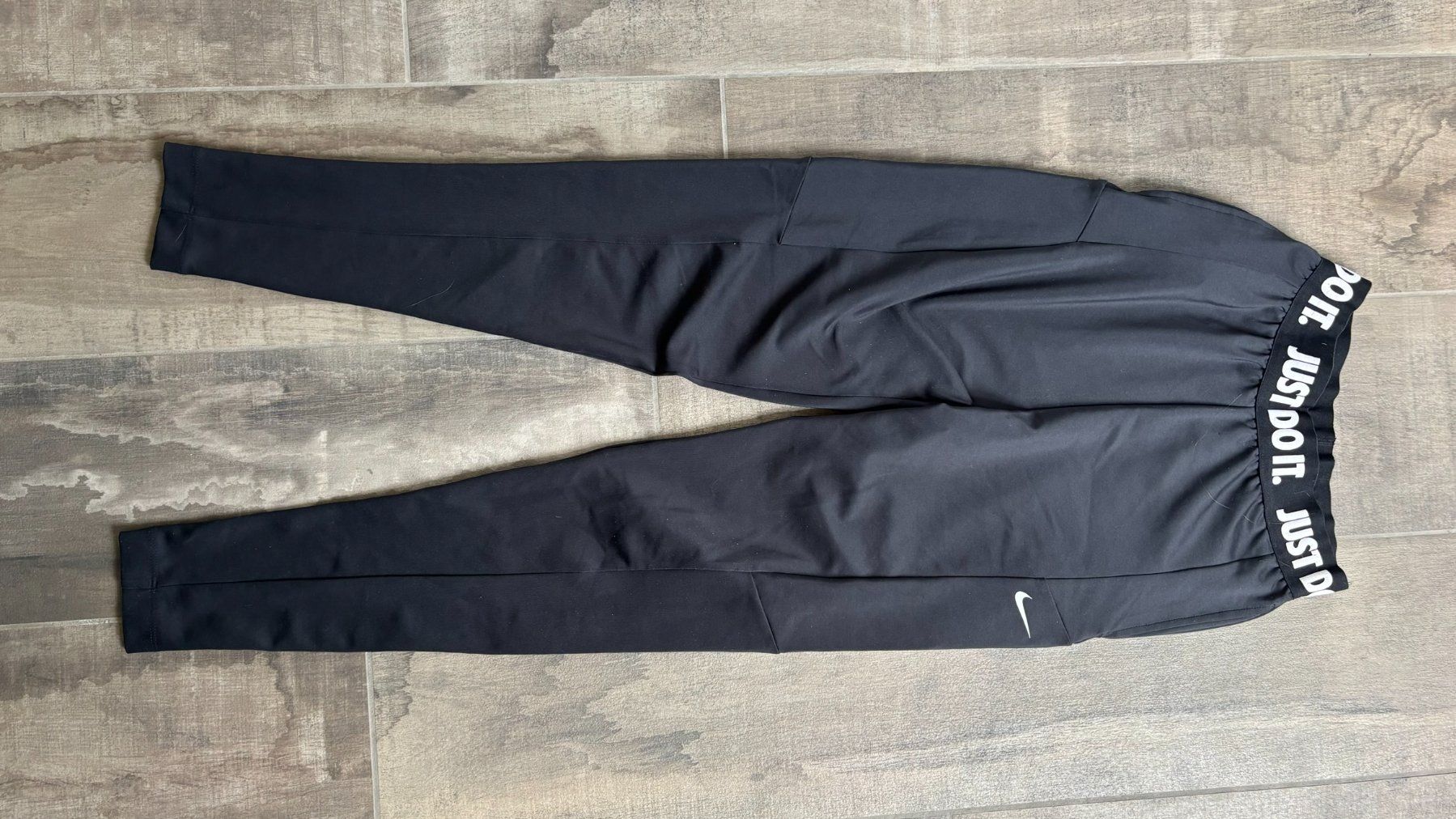 Nike Leggings: Nike Trainingsleggings – Usato da Biel/Bienne venduto da jac_pw5y