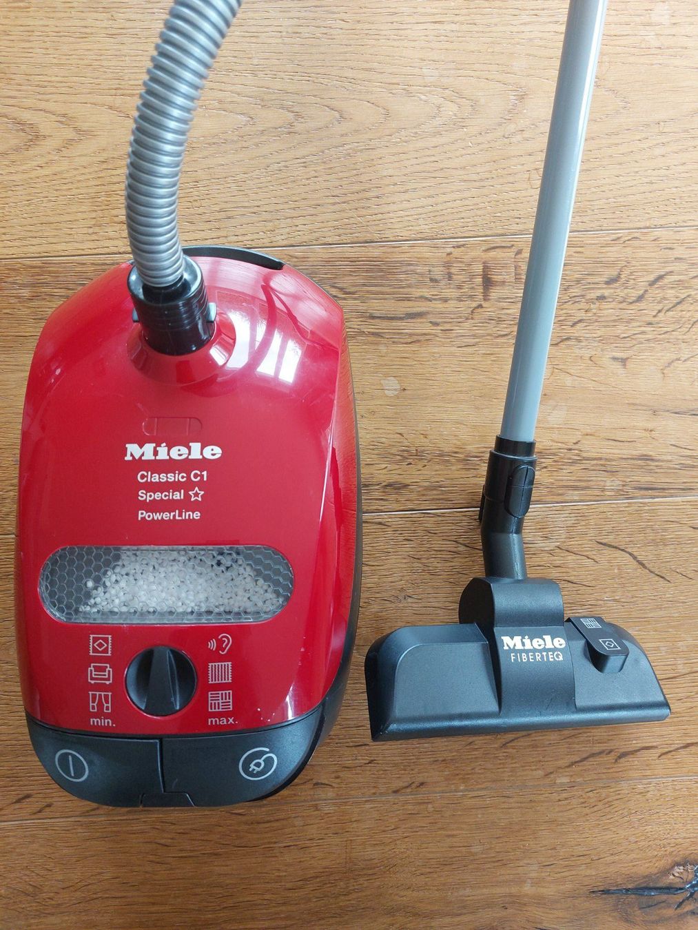 Jouets: Miele Kinderstaubsauger – D'occasion à Bäriswil BE par ren_8dng 1