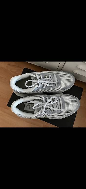 Under Armour Damenschuhe: Under Armour Schuhe, neu, Grösse 41 – Gebraucht aus Basel von dienstmann 1
