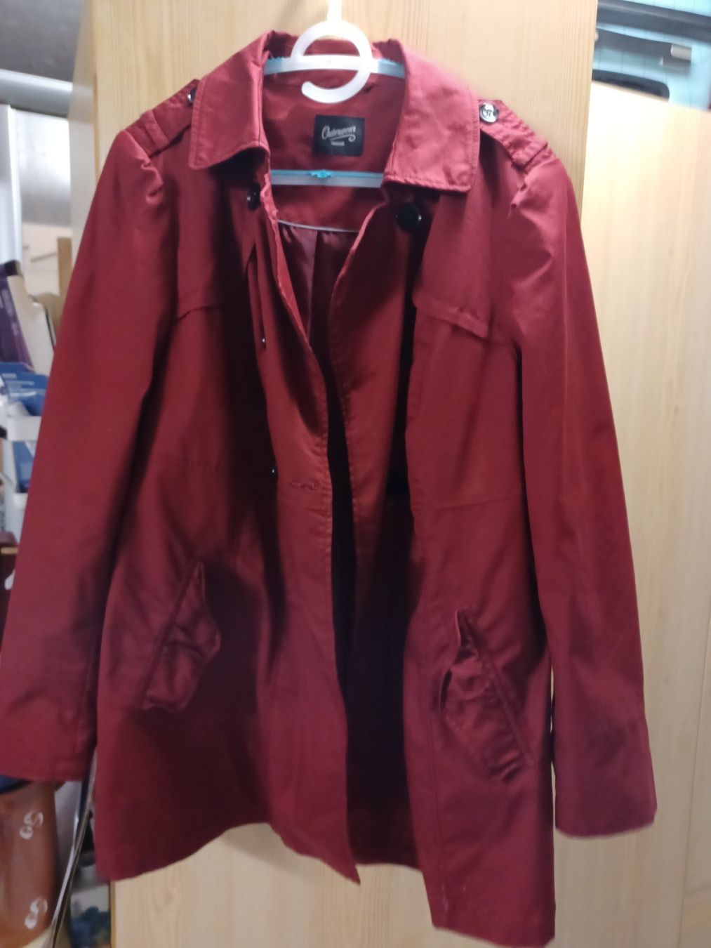 Jacken: Jacke rot – Gebraucht aus Büsserach von Klibo