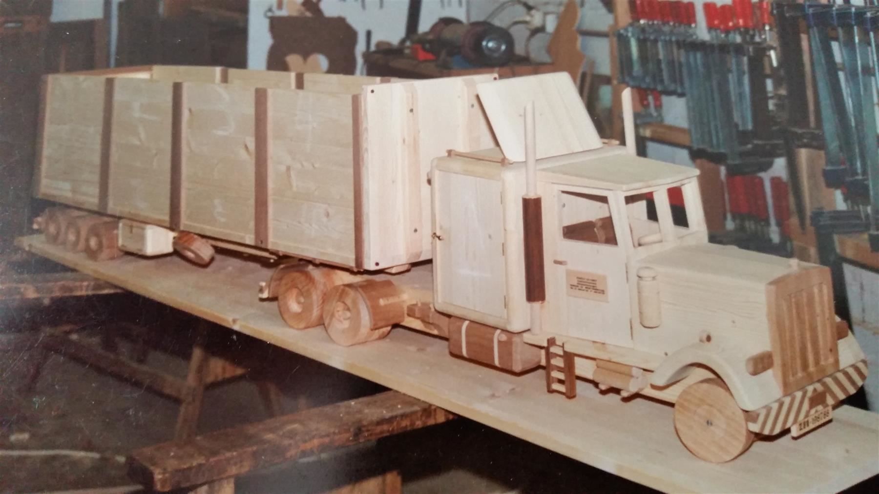 Kit di modellismo & Modellini statici: USA Tracker aus Holz – Nuovo (secondo la descrizione) da Embrach venduto da Olympia52 3