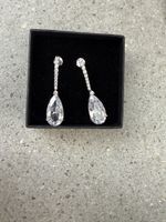 Elegante Ohrringe mit Zirkonia in Tropfenform, neu!