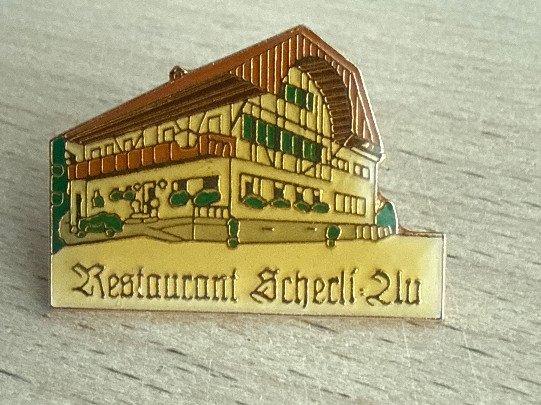 Plaketten & Abzeichen: Pin Restaurant Scherli – Gebraucht aus Glattbrugg von Schweigmatt