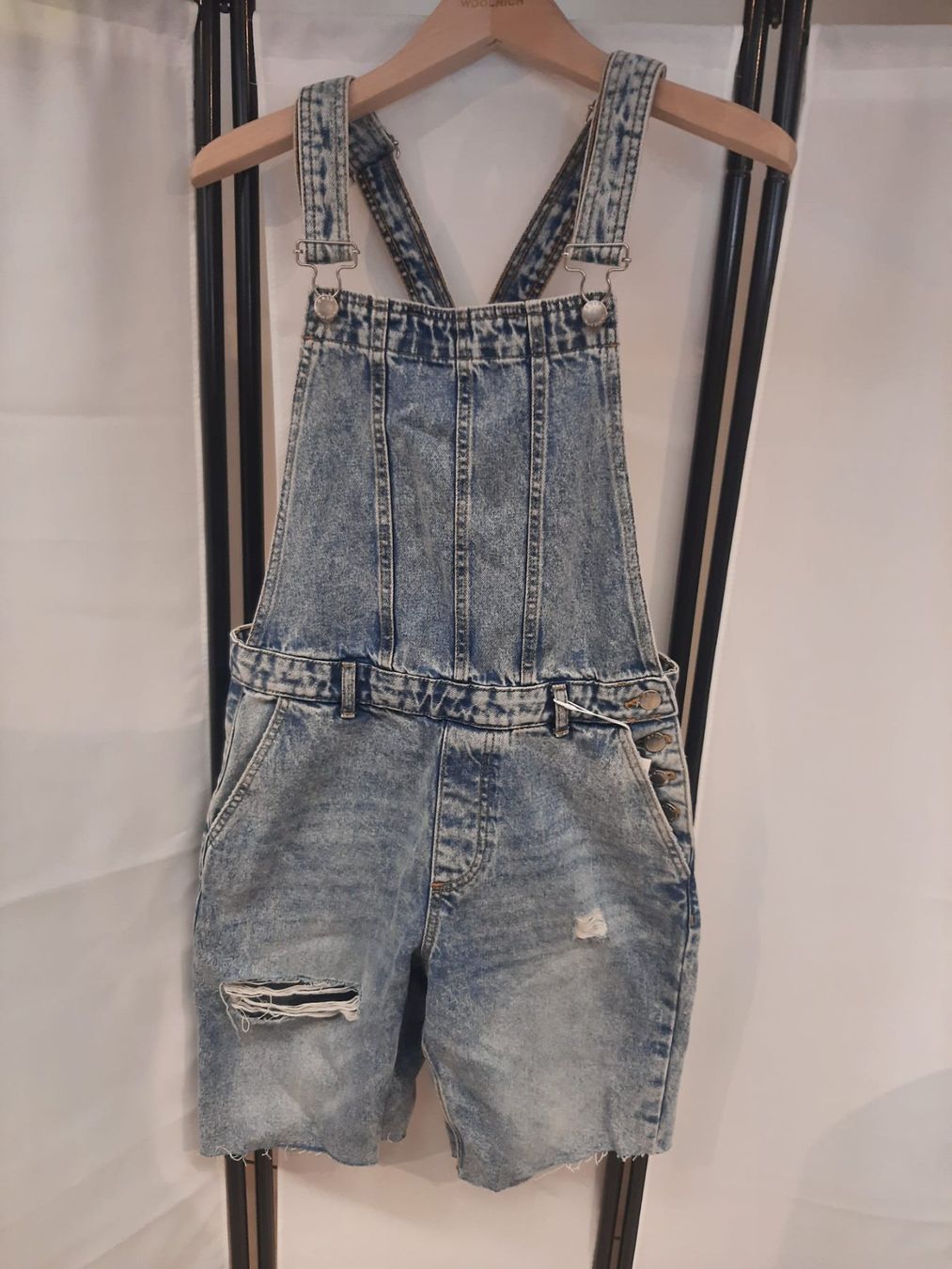 Only Jeans: Latzhose kurz Denim gemustert Grösse S – Usato da Emmetten venduto da SecondhandSiska