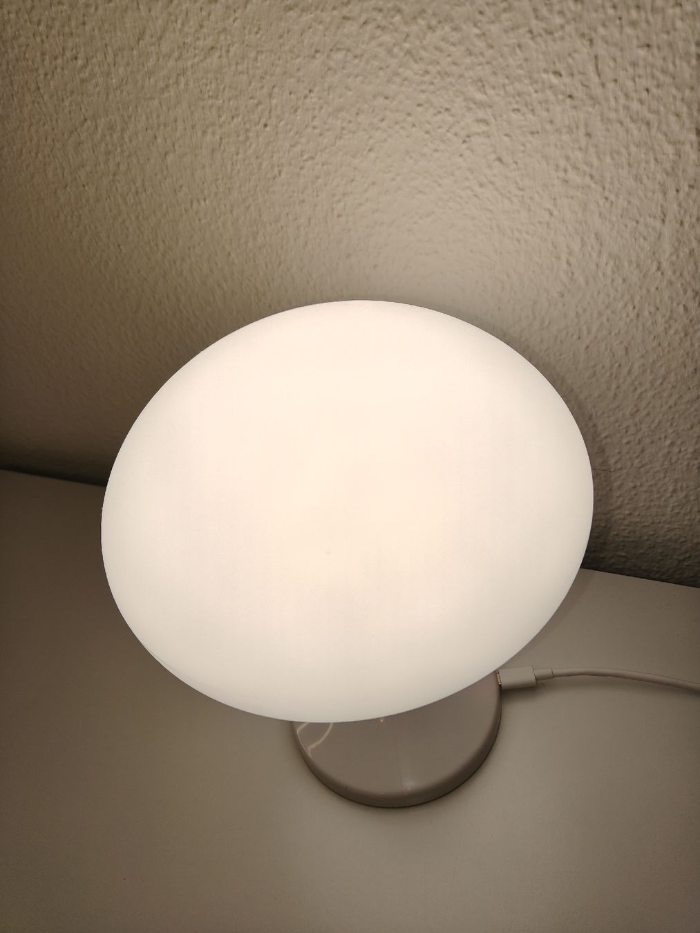 Lampade: Retro Tischlampe in Weiss – Usato da Brig venduto da pra_b5r9 2