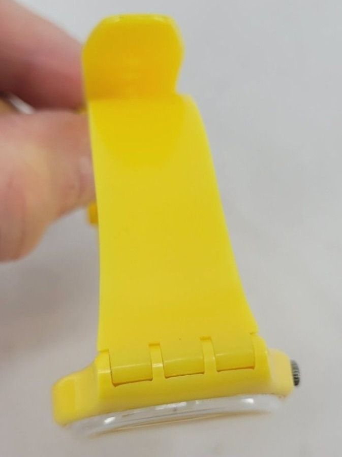 Swatch Uhren: SWATCH Montre jaune année 2009 – Gebraucht aus Lausanne von  3