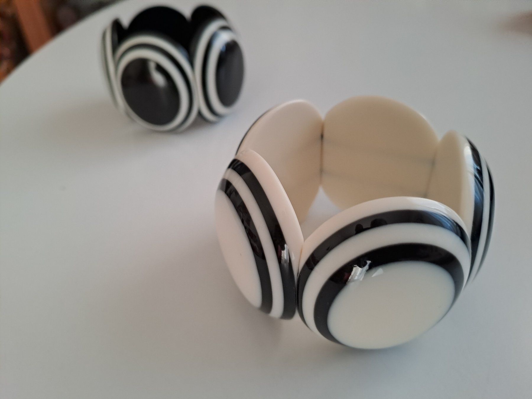 Bracciali & Braccialetti: 2 BRACELETS  BAKELITE NOIR-BLANC – Usato da LAUSANNE venduto da KWEW 3