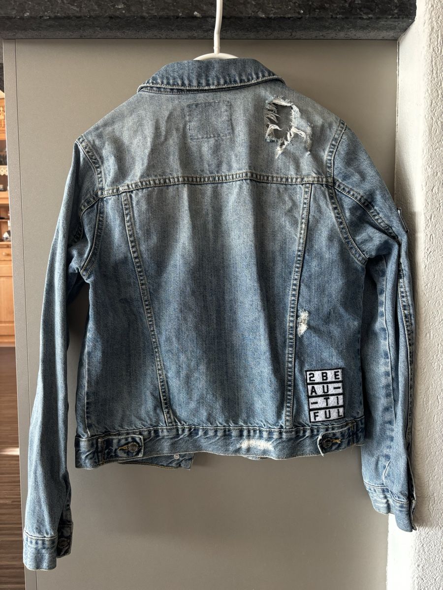 Giacche: Coole Jeansjacke mit Patches, Grösse 38 – Usato da Sumiswald venduto da fid_v269 1