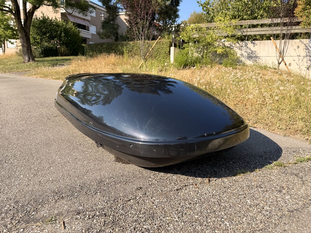 Neumann Box da tetto: Dachbox Neumann Whale Carbon schwarz 500L – Usato da Bolligen venduto da Tarahumara 4
