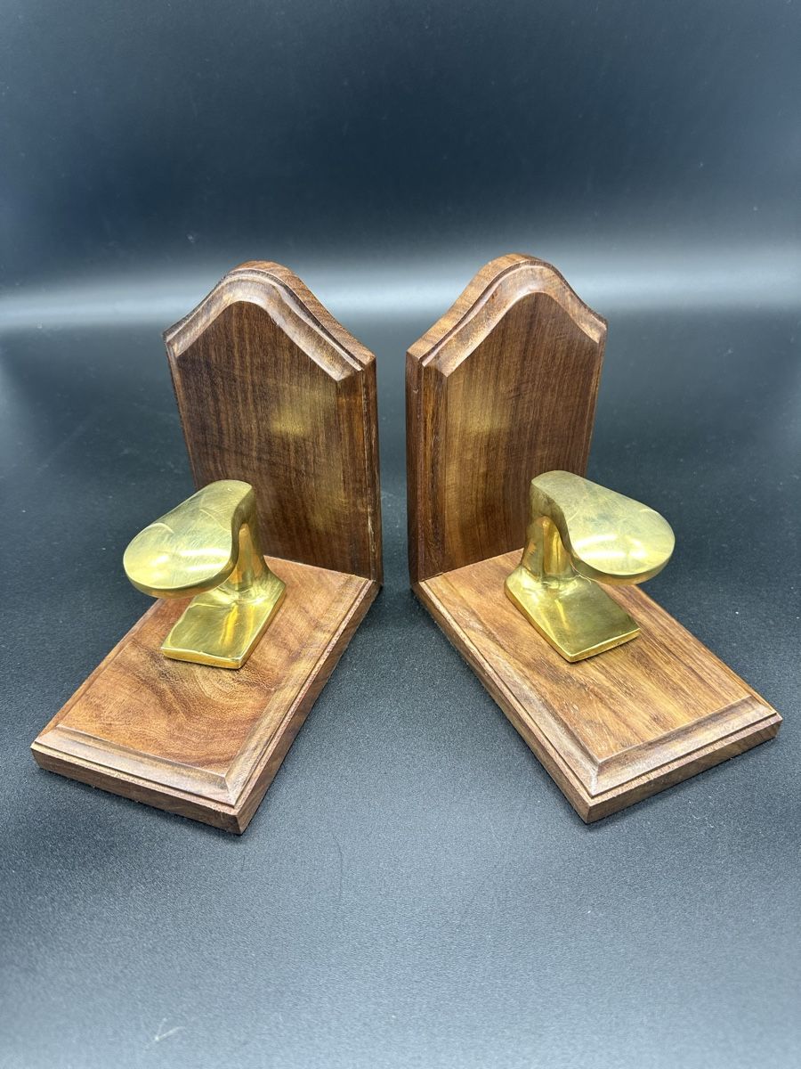 Altro in Decorazioni & Accessori: Vintage Solid Wood & Brass Bookends – Usato da Villmergen venduto da JacRon