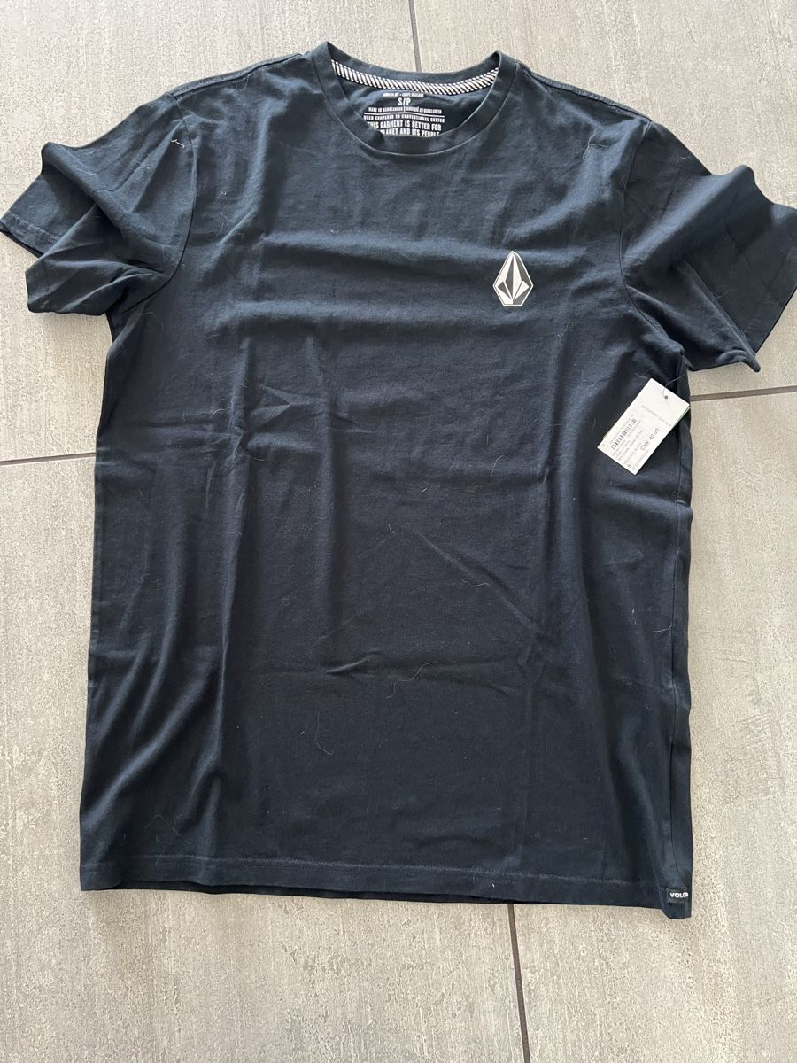 Volcom Lotti di vestiti: Ensemble short et T-shirt Volcom – Nuovo e nell'imballaggio originale da Gland venduto da choupon 4