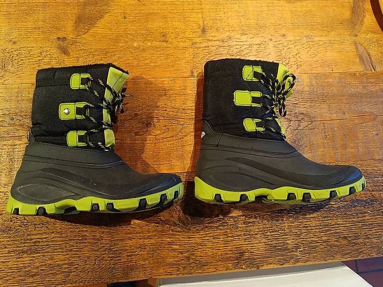 Scarpe per ragazzi: Kinder Winterschuhe 39 – Usato da Bertschikon Gossau venduto da Dominaldo1 1