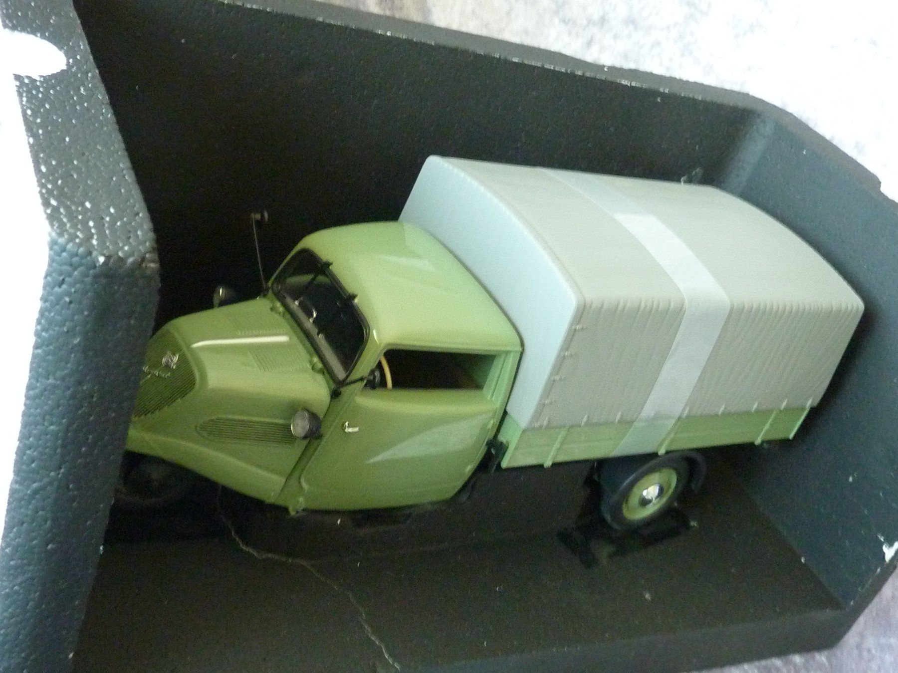 Minichamps Modellini d'auto: Tempo Dreirad 1952 1:18 – Nuovo (secondo la descrizione) da Dürrenäsch venduto da modellautos4you 1