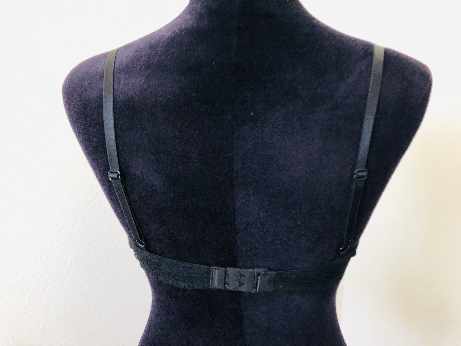Schiesser Altra biancheria intima: Schwarzer BH mit Spitze Gr. 75B - Top Zustand! – Nuovo (secondo la descrizione) da Arlesheim venduto da leyRum4.5 1