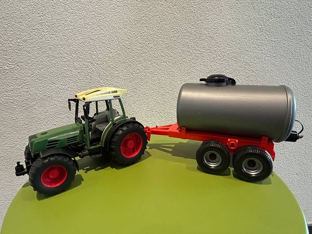 Bruder Jouets: Bruder Fendt Traktor mit Druckfass – D'occasion à Hildisrieden par Albi35