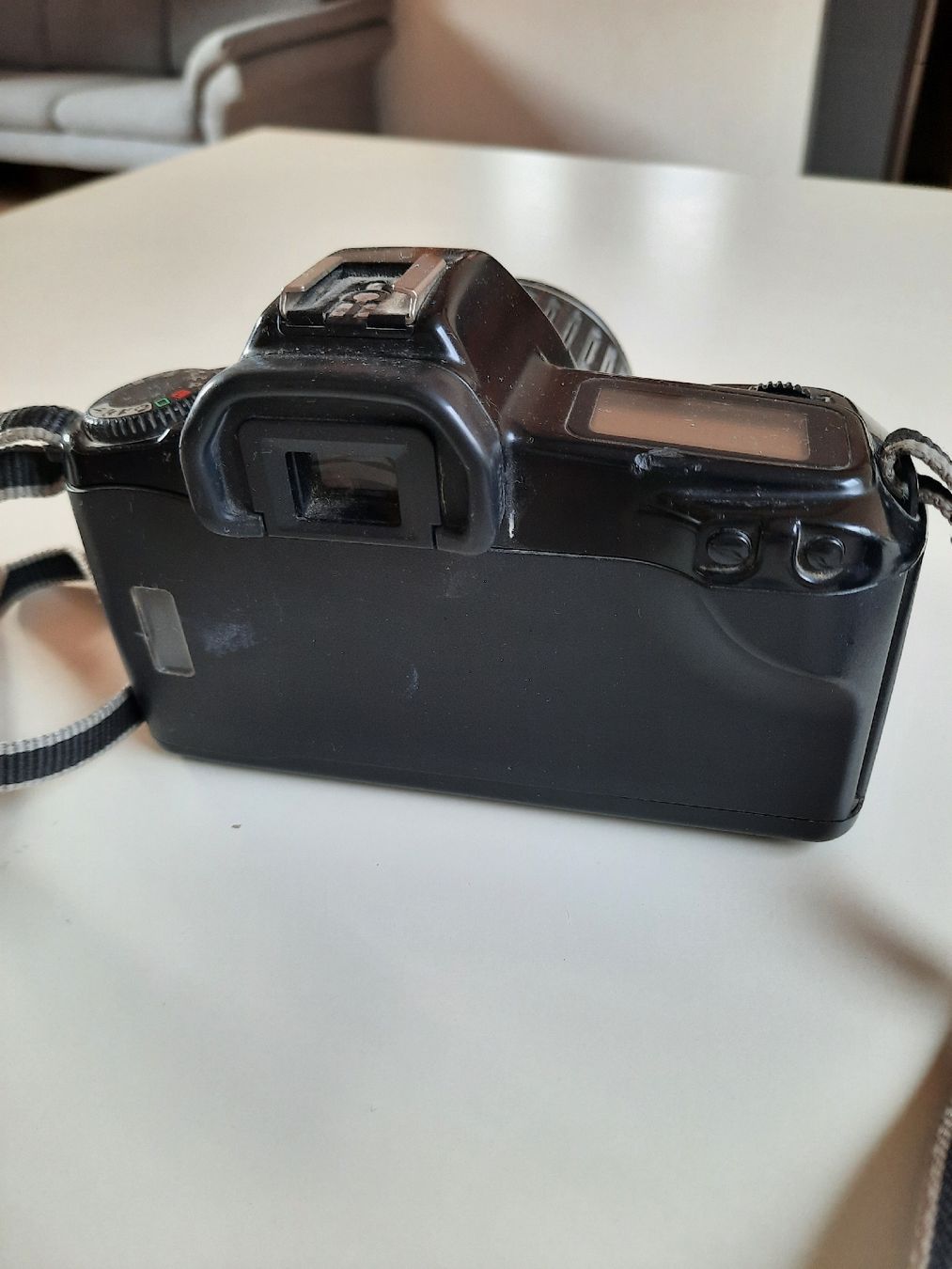 Canon Fotocamera: Analogkamera Canon EOS 1000 mit 2 Objektiven und Blitz – Usato da Nottwil venduto da mar_jqm7 2