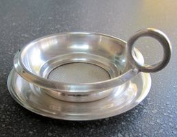 Versibertes 2-Teiliges Vintage Teesieb mit Abtropfschale
