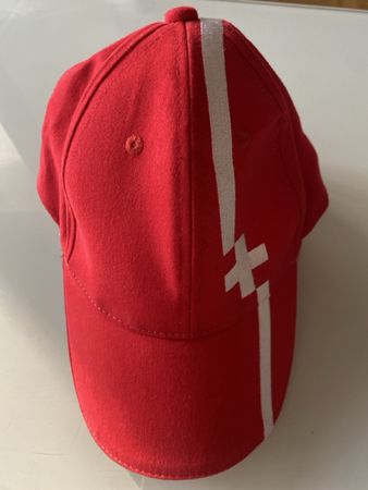 Casquette rouge Credit Suisse avec la croix suisse🇨🇭
