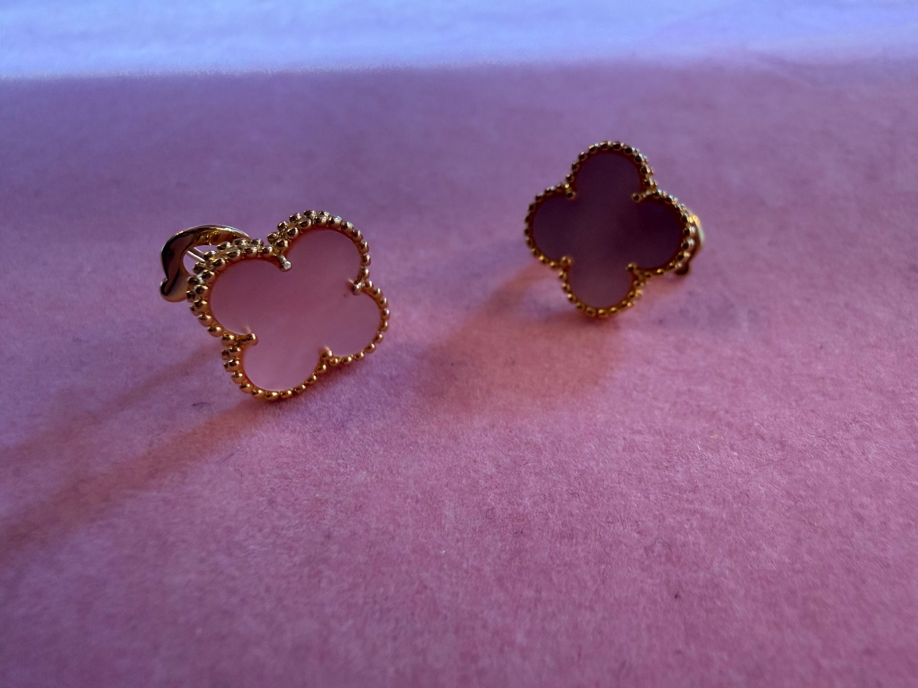 Orecchini pendenti & Orecchini a lobo: Boucles d'oreilles trèfle rose et or – Nuovo e nell'imballaggio originale da St-Maurice venduto da Sandrinette123 6