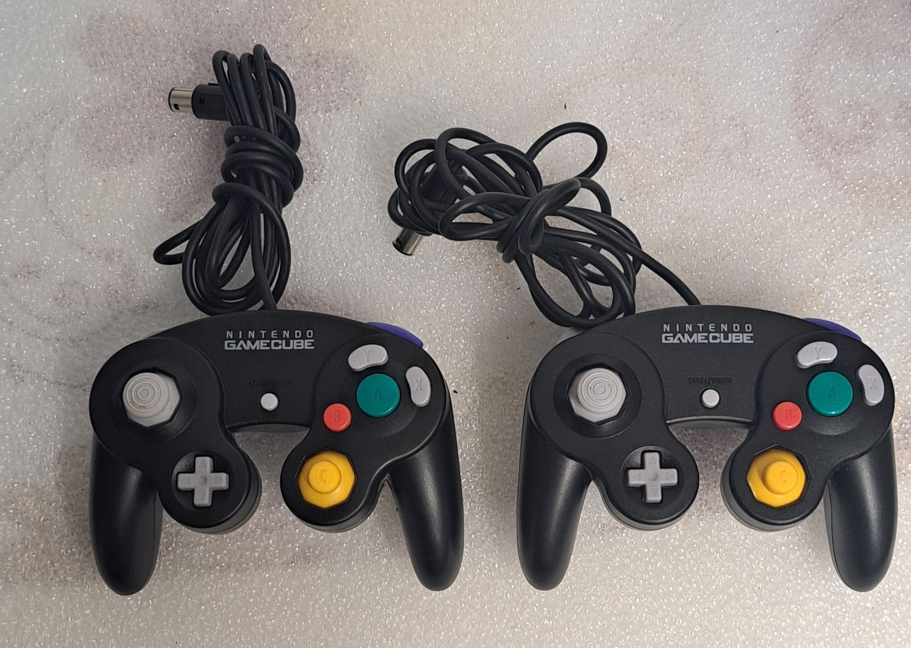 Nintendo Controller: Nintendo GameCube Original 2 Stück Controller  – Gebraucht aus Biel/Bienne von Sasha4u