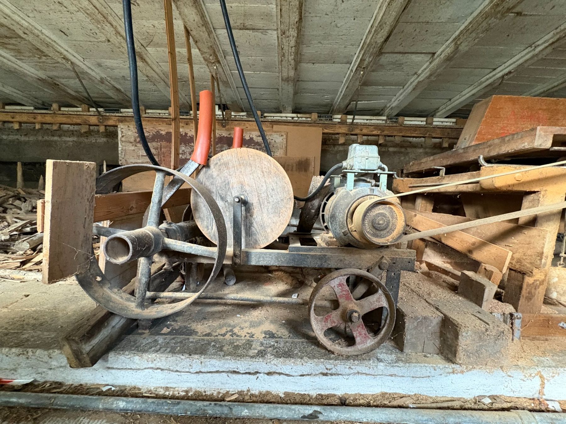 Tutte le macchine: Holzfräse-Spalter mit Buchermotor – Usato da Mönchaltorf venduto da Tschibi 8