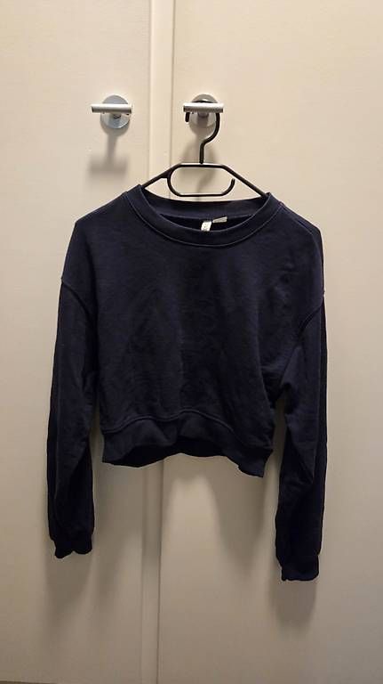 H&M Pullover & Sweatshirts: Crop Sweater, S/36 – Gebraucht aus Bern von nigq