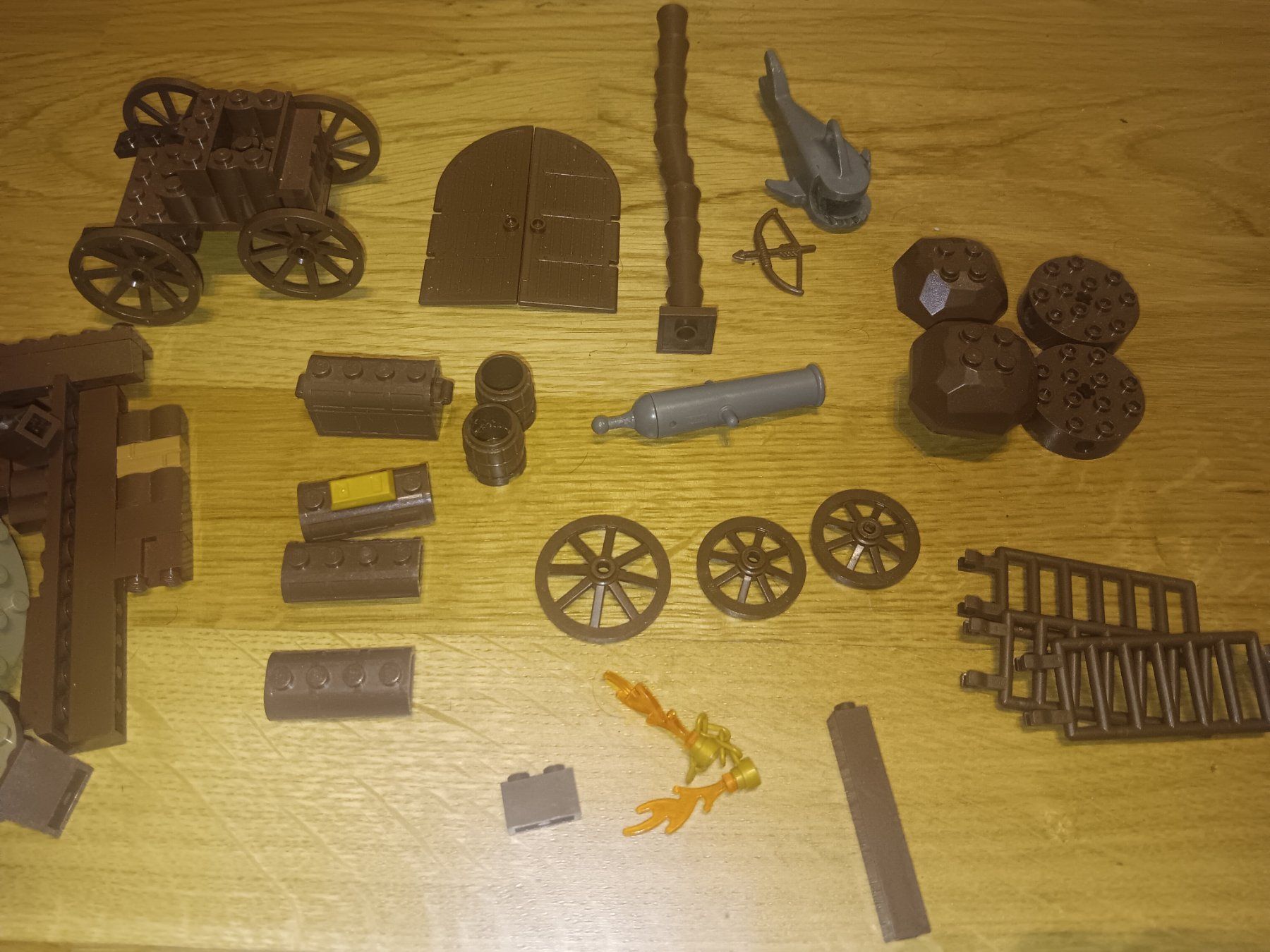 Lego Giocattoli: Versch. Braune Lego Ritterburg  Teile – Usato da Gelterkinden venduto da ram_5vkp 1