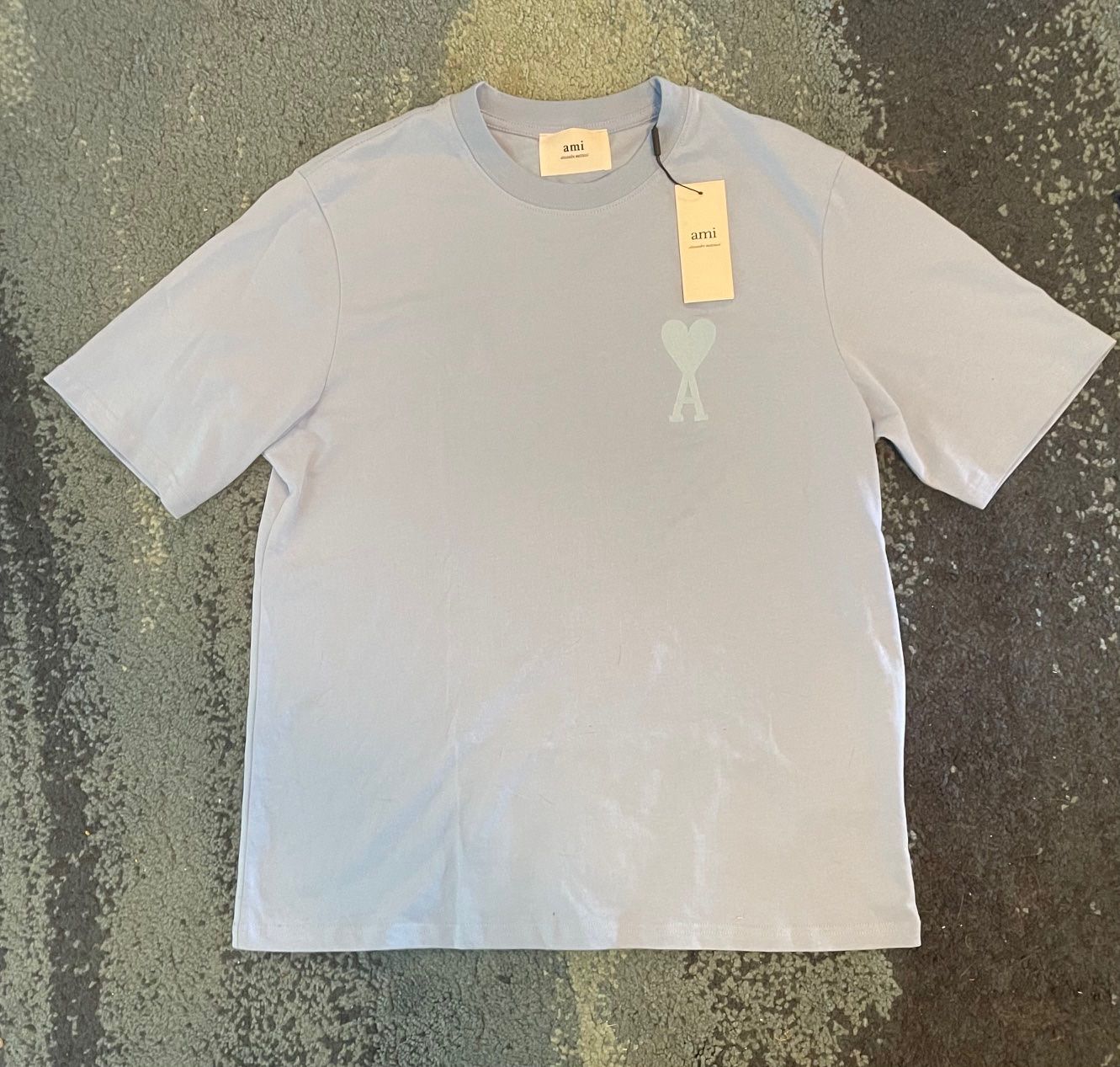 T-shirts: T-Shirt Ami hellblau Grösse M mit Etiket – Neuf avec emballage d'origine à Zürich par colonius