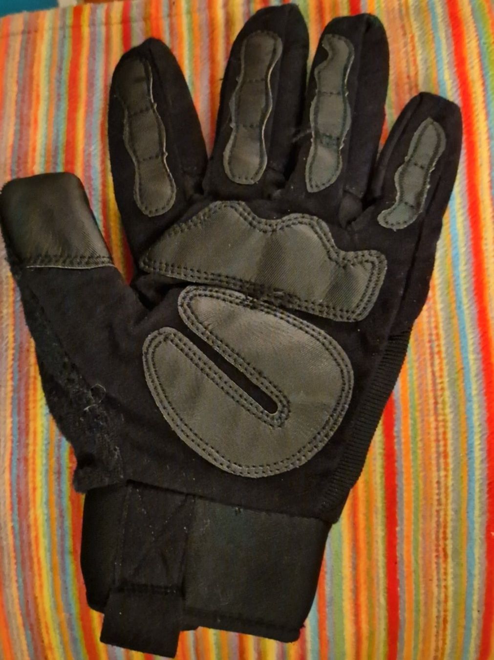 Altri accessori da uomo: Schwarze leichte Biker-Handschuhe. – Usato da Oberengstringen venduto da Asteroid56 3