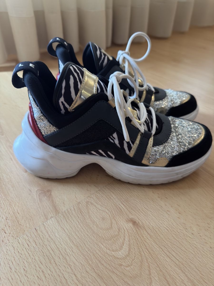 Sisley Damenschuhe: Sisley sneaker – Gebraucht aus Niederscherli von Sahara__