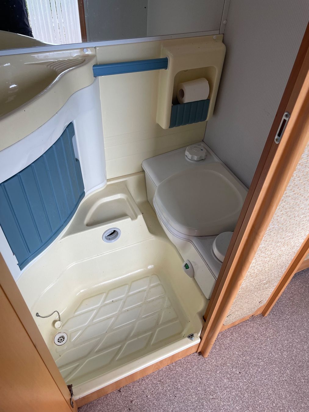 Rimorchi: Wohnwagen Knaus Azur 490 – Usato da Bäretswil venduto da 880alfred 4