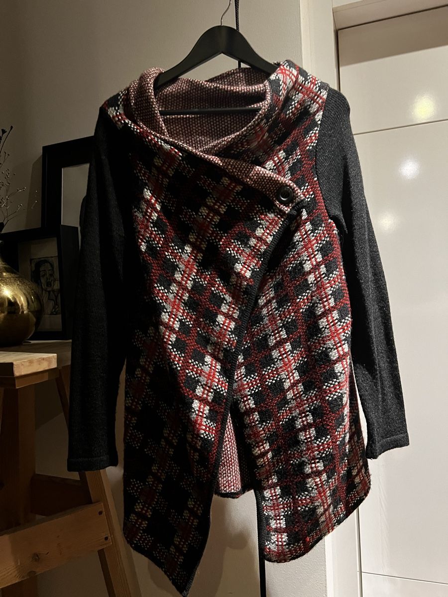 Vestes: Strickjacke Grösse 40 – D'occasion à Widnau par mir_785n