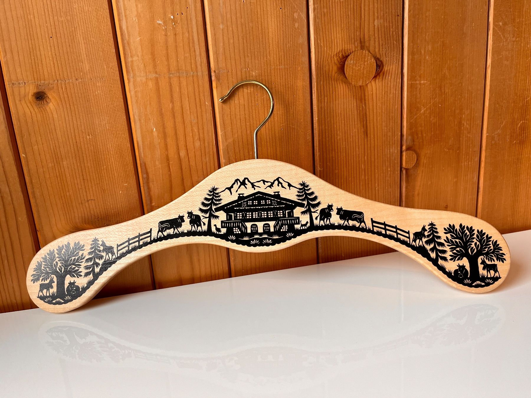 Appendiabiti: Kleiderbügel Holz mit Scherenschnittmotiv – Usato da Saanen venduto da Tricha02 1