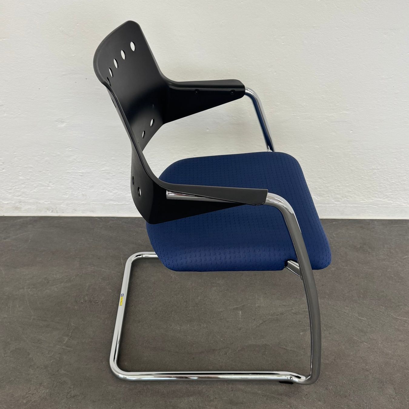 Girsberger Stühle: Girsberger 3300 Freischwinger mit Sitzfläche Stoff Blau - – Gebraucht aus Schönenwerd von mcofficeshop 2