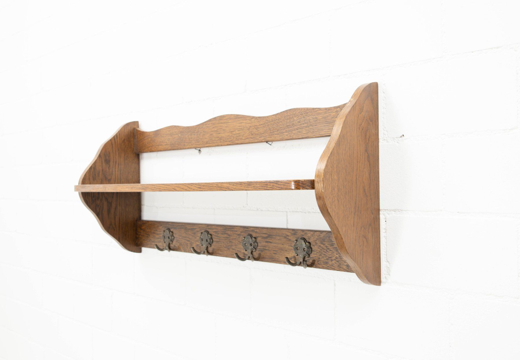 Guardaroba: Wandgarderobe aus Holz mit Regalboden – Usato da Zürich venduto da ZuercherBrockenhaus 2